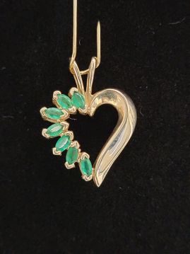 14K Yellow gold and Emerald Heart Pendant 3.78 gr