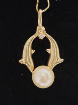 14K Gold Dolphin pearl and diamond Pendant 4.56 gr