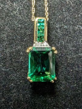 Green Garnet / Tsavorite (RARE) and Diamond Pendant Necklace set in Gold