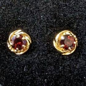 14K Gold Garnet Stud Earrings .49g