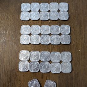Lot of 32 Coins 5 Paise India Year 1973