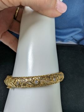 18K Gold Bangle Bracelet with 1.2 carts of Diamonds (Hinged) 7"