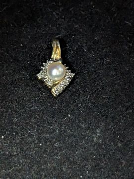 10k Pearl & Diamond Pendant